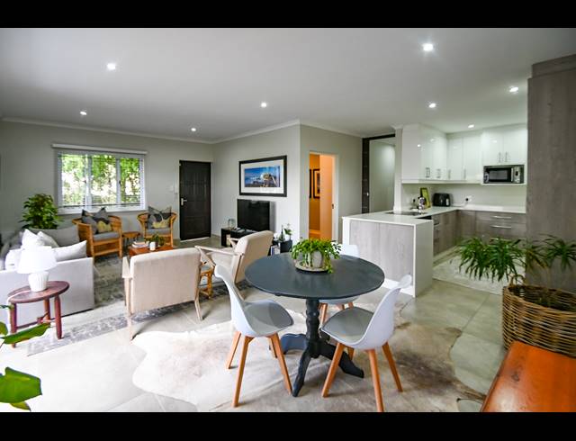 2 BEDROOM APARTMENT TO LET IN COWIES HILL